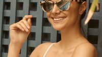 How to stop a shiny face in summer