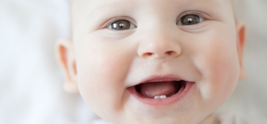 How to take care of babies’ first teeth