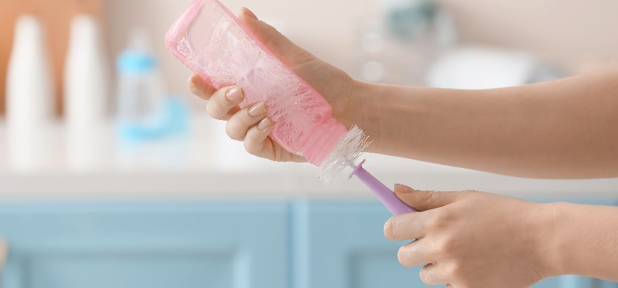 Cleaning and sterilising your baby’s bottles