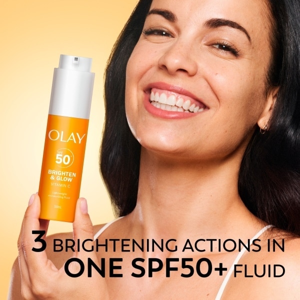 Olay Vitamin C Brighten & Glow 3In1 Moisturiser Face Fluid Spf50+Hydrating Primer 50ml