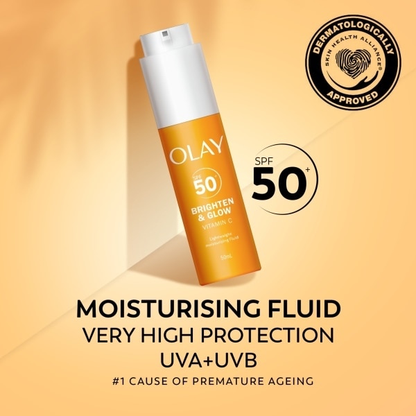 Olay Vitamin C Brighten & Glow 3In1 Moisturiser Face Fluid Spf50+Hydrating Primer 50ml